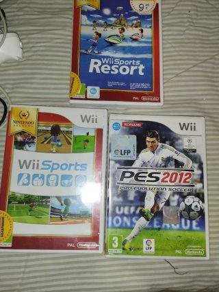 Nintendo Wii Negra + 3 Mandos y 3 Juegos