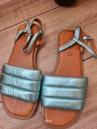 Sandalias cuero metalizado aguamarina