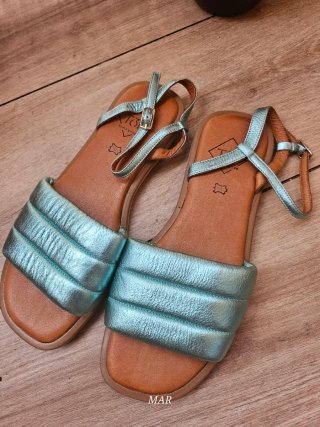 Sandalias cuero metalizado aguamarina