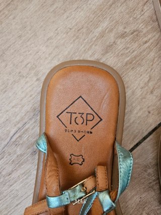 Sandalias cuero metalizado aguamarina