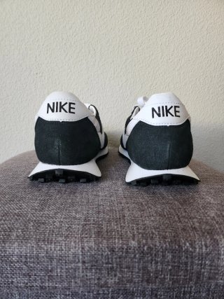 Zapatillas Nike LD 1000 Negras y Blancas