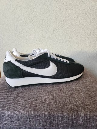Zapatillas Nike LD 1000 Negras y Blancas