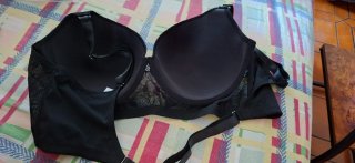Reggiseno nero in pizzo con spalline