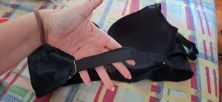Reggiseno nero in pizzo con spalline