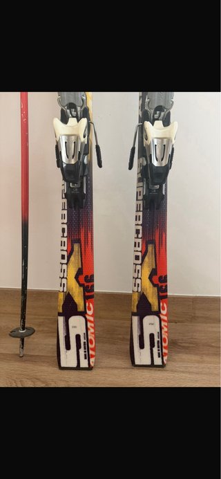 Esquís Atomic SXT Performance con Bastones