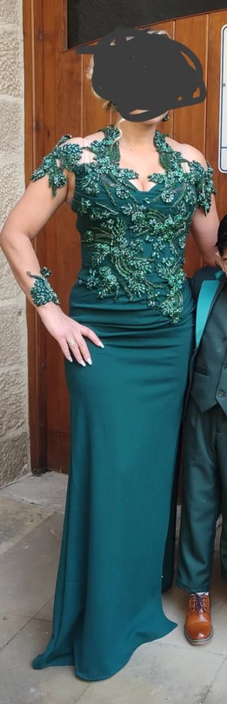 Vestido de fiesta verde con pedrería