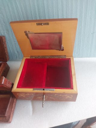 Carillon musicale e portagioie vintage