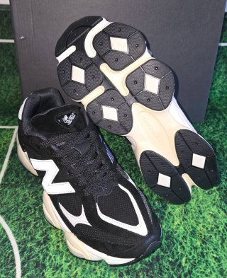 Zapatillas New Balance 9060 Negras y Blancas