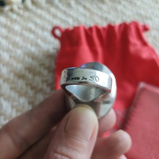 Anillo Uno de 50 con piedra azul noche