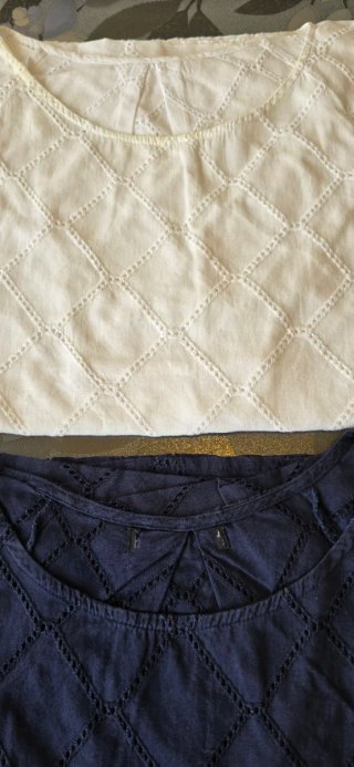 Blusas de algodón blancas y azules