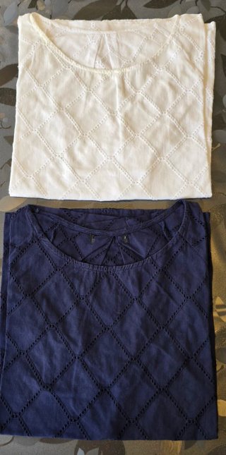 Blusas de algodón blancas y azules