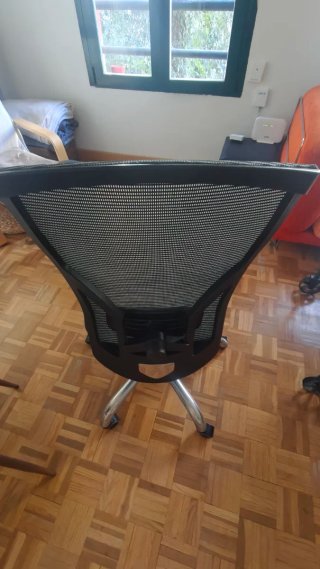 Silla de oficina ergonómica negra