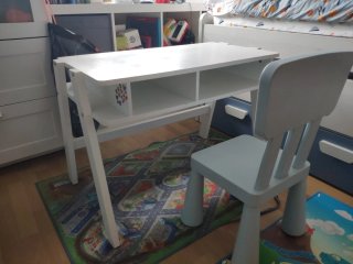 Conjunto mesa escritorio blanca y silla infantil