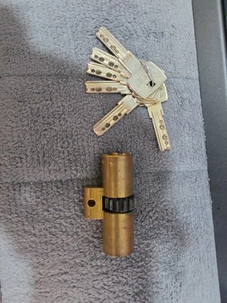 Bombín Arcu Suizo + 6 Llaves