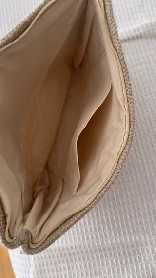 Bolso de rafia beige y azul con adornos