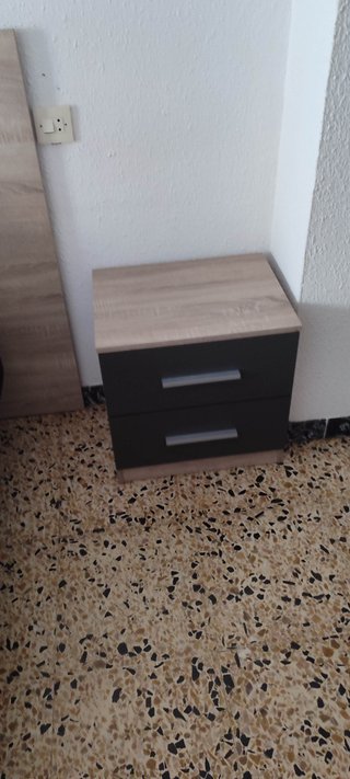 Dormitorio Matrimonio: Armario, Mesita, Cabecero