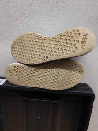 Zapatillas Adidas Negras y Blancas