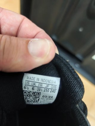 Zapatillas Adidas Negras y Blancas