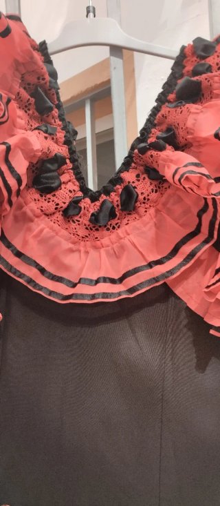 Traje Flamenca Negro y Coral Talla 40/42