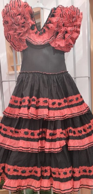 Traje Flamenca Negro y Coral Talla 40/42