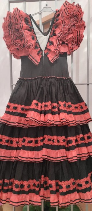 Traje Flamenca Negro y Coral Talla 40/42