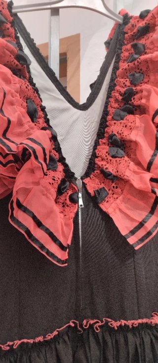 Traje Flamenca Negro y Coral Talla 40/42