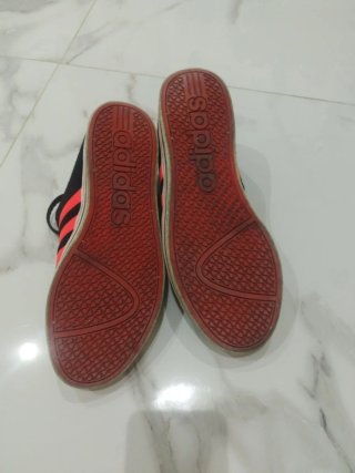 Scarpe Adidas nere e rosse
