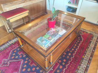 Mesa de salón  Madera maciza en perfecto estado