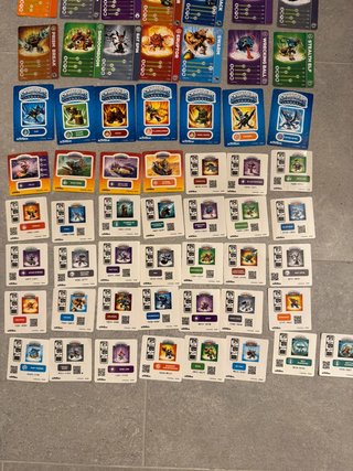 Lotto 42 carte Skylanders + 43 adesivi come da foto
