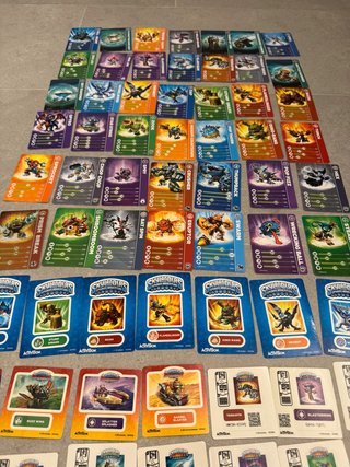 Lotto 42 carte Skylanders + 43 adesivi come da foto