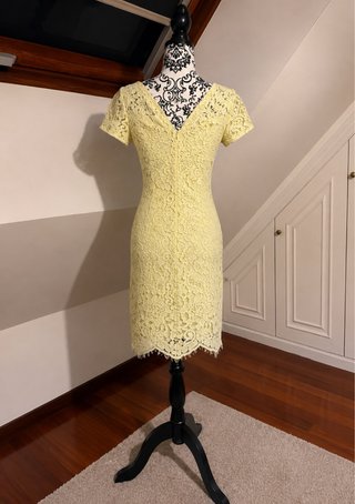 Vestido Adolfo Domínguez encaje amarillo