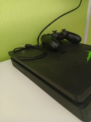 PS4 (PlayStation 4) Negra + Mando