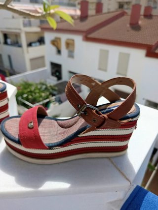 Sandalias de cuña multicolor