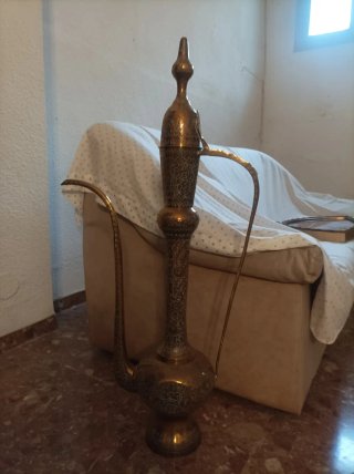 Tetera grande decorativa metal dorada