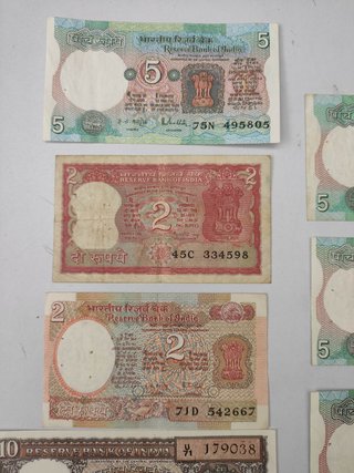 9 Billetes de la India 2, 5, 10 y 50 Rupias