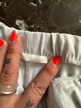 Pantalón Zara gris