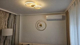 Lámpara LED y Reloj Dorado