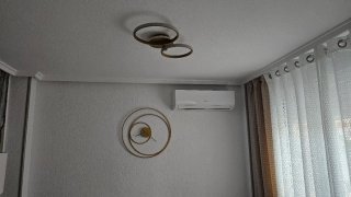 Lámpara LED y Reloj Dorado