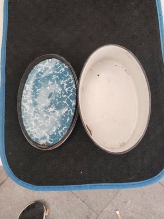 Antigua fiambrera esmaltada azul