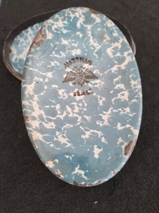 Antigua fiambrera esmaltada azul