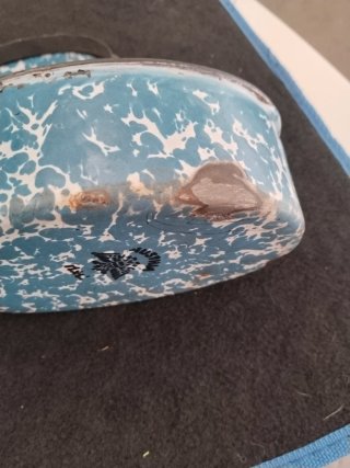 Antigua fiambrera esmaltada azul