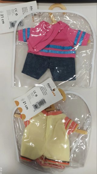 Set di 4 vestiti per bambola