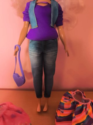 Barbie curvy 64.