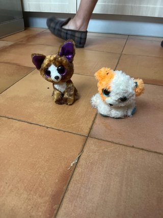 2 peluches ojos brillantes
