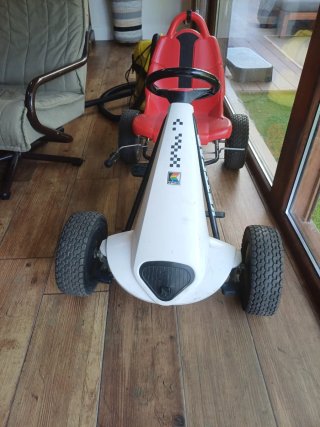Coche de pedales infantil marca Kettler