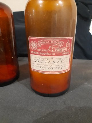 Antiguos frascos de farmacia botica