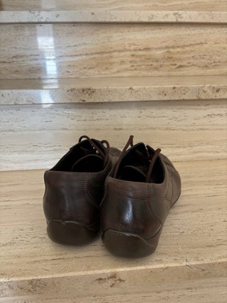 Zapatos de piel color marrón, talla 40,5