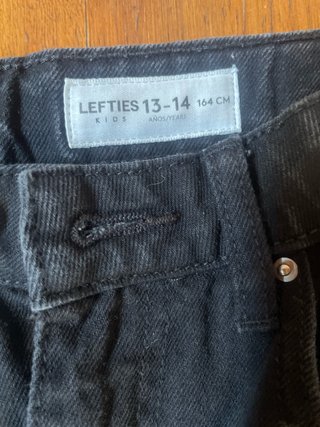 Pantalón vaquero negro Lefties bordado