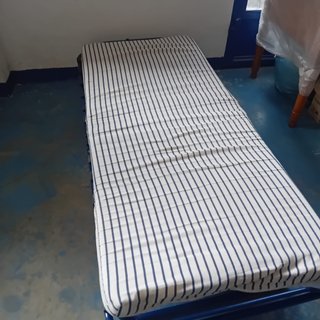 CAMA PLEGABLE CON COLCHÓN 10 EUROS, CARTAGENA