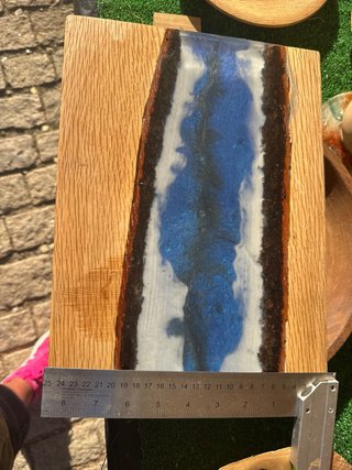 Tabla cortar madera roble con resina azul